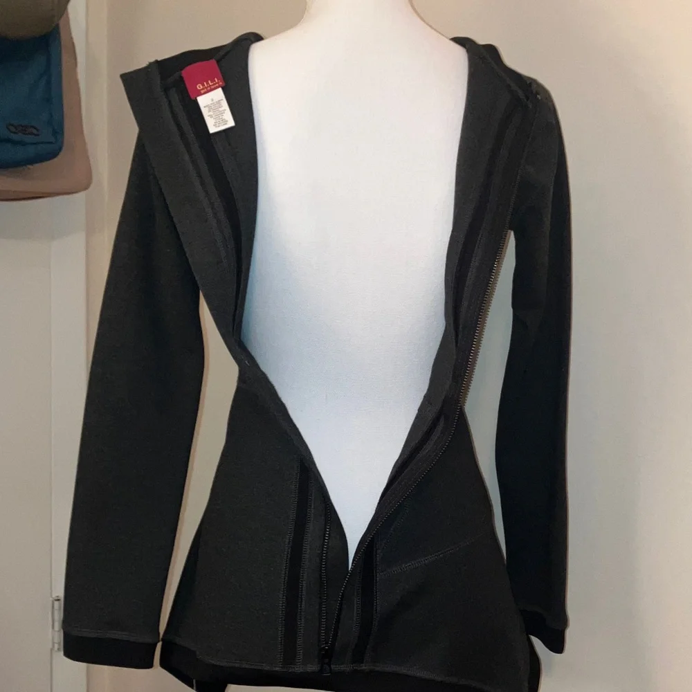 G.I.L.I. Crossover zip back Grey and  Black V-Neck Top - Picture 7 of 8